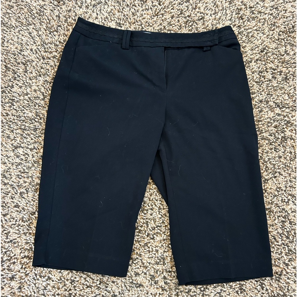 Nine & Co by Nine West black women’s pants.  Cropped. Size 8.